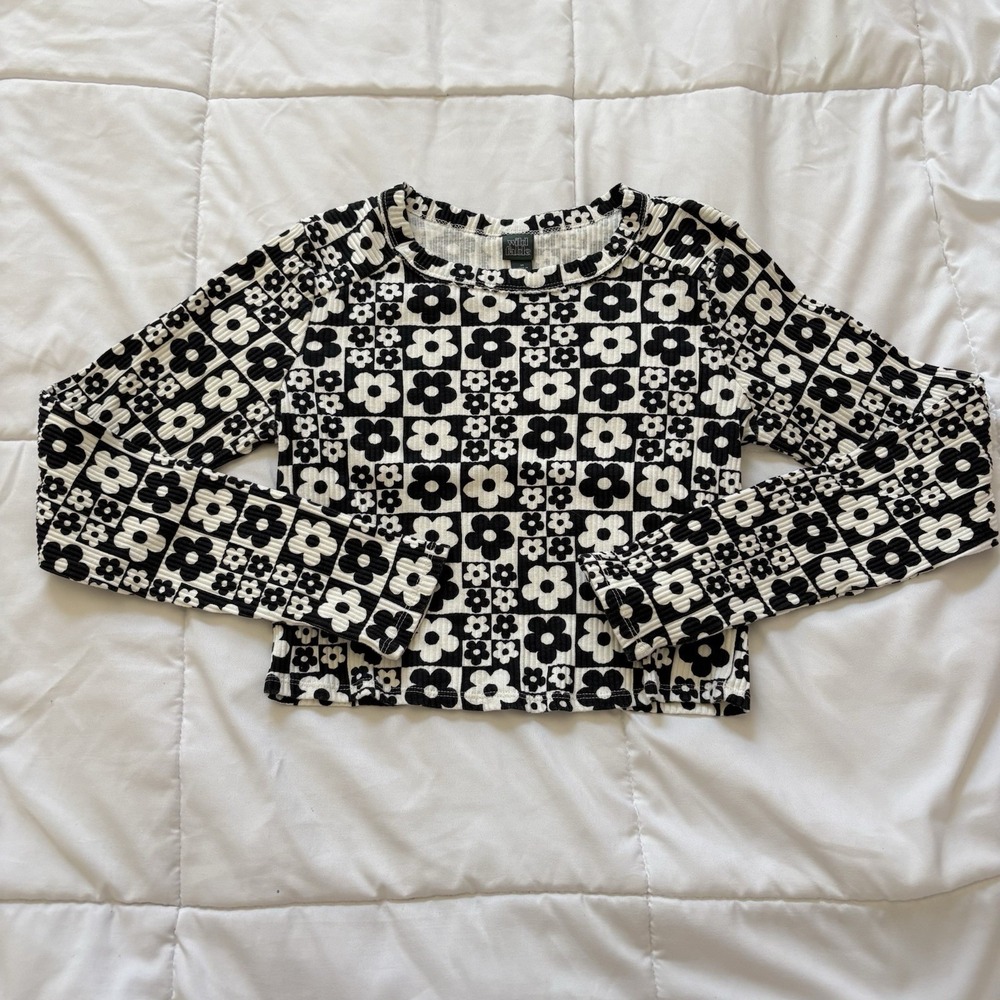 Womens Medium Cropped‎ Ribbed Shirt Floral Black White Feminine Dainty Gothic
